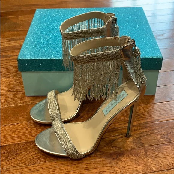 Betsy Johnson Silver Metallic Sandal size 7.5 - Picture 4 of 7